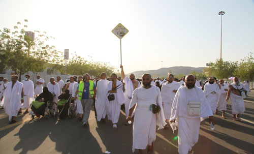 جانب من وصول الحجاج إلى مشعر عرفة خير يوم طلعت فيه الشمس